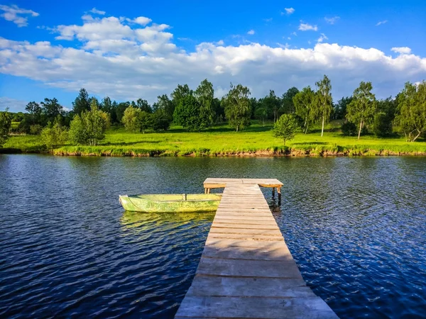 Background with lake and fishing place in the summer season — Stock Photo, Image