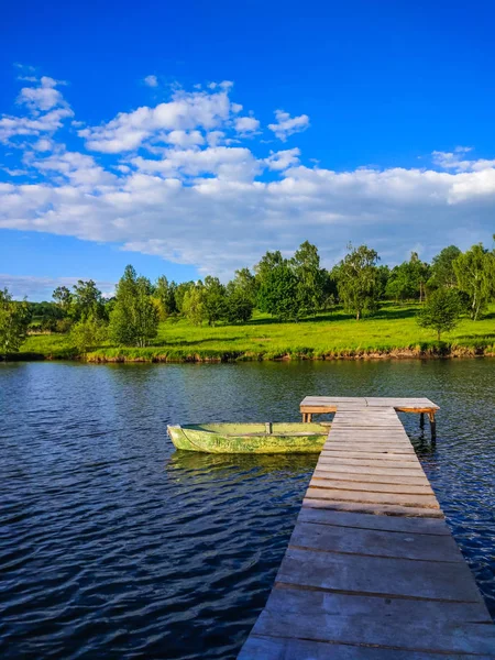 호수와 여름철에 낚시 장소 배경 — 스톡 사진