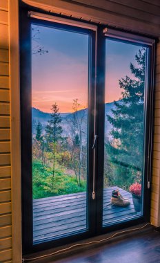 Karpat Dağları sabah sis