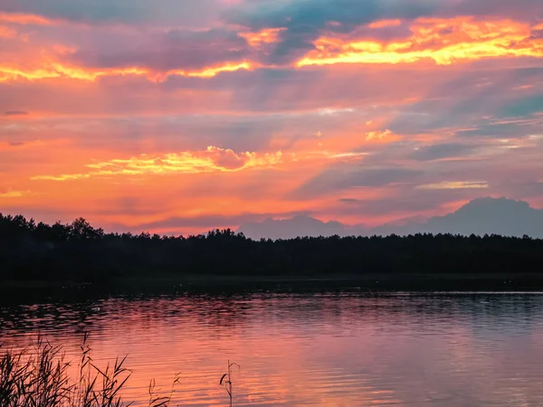 Landschap Met Lake Het Zomerseizoen Tijdens Zonsondergang — Stockfoto