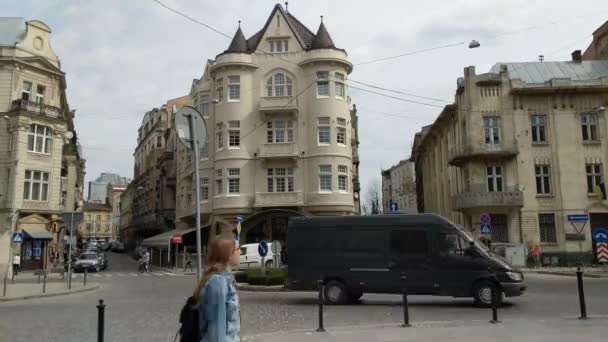 Lviv Stadtarchitektur in der Frühlingssaison — Stockvideo