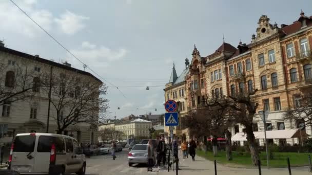 Lviv staden arkitektur i vårsäsongen — Stockvideo