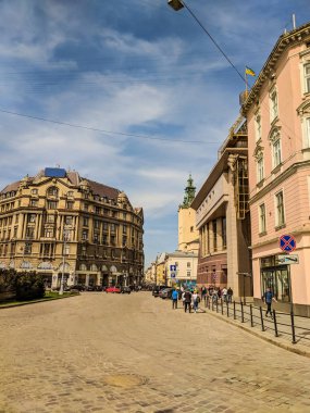 Lviv, Ukrayna, 13 Nisan 2018 - Lviv eski mimari cityscape bahar sezonu