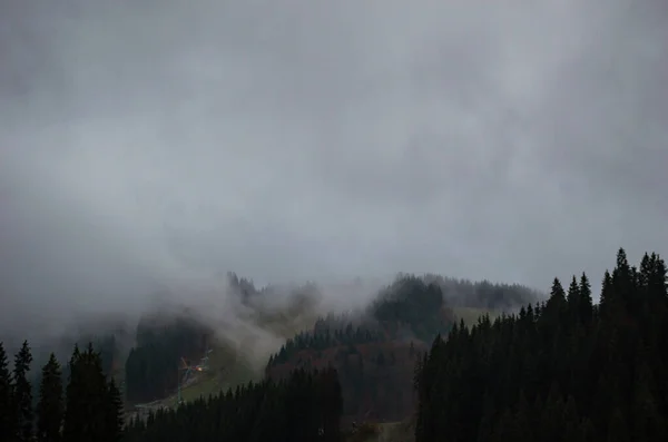 Cárpatos Montanhas Paisagem Vídeo Imagens Chuva Com Nevoeiro — Fotografia de Stock