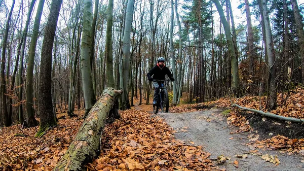 Hobbyfahrer Auf Dem Fahrrad Herbstpark — Stockfoto