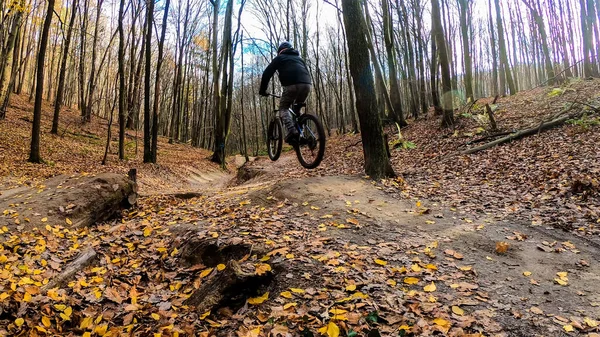 Hobbyfahrer Auf Dem Fahrrad Herbstpark — Stockfoto