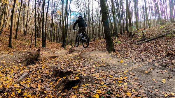 Hobbyfahrer Auf Dem Fahrrad Herbstpark — Stockfoto