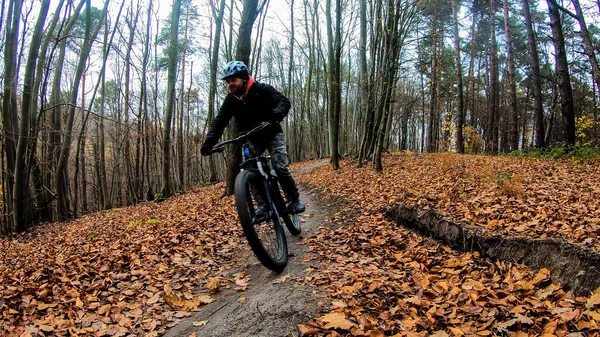 Hobbyfahrer Auf Dem Fahrrad Herbstpark — Stockfoto