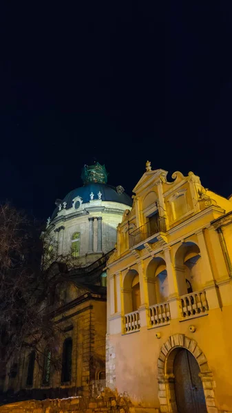 Gece Lviv Noel Eski Şehir Mimarisi — Stok fotoğraf