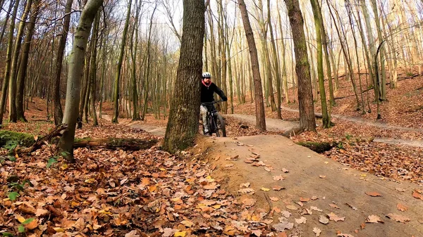 Amateur Jinete Bicicleta Parque Otoño — Foto de Stock