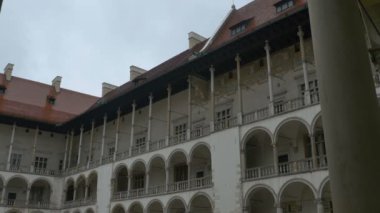 İç avlu Wavel Kalesi