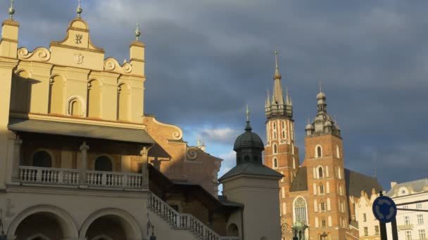 Byggnader i Oldtown Krakow — Stockvideo