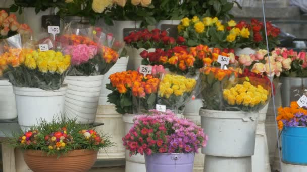Bouquets de flores para venda — Vídeo de Stock