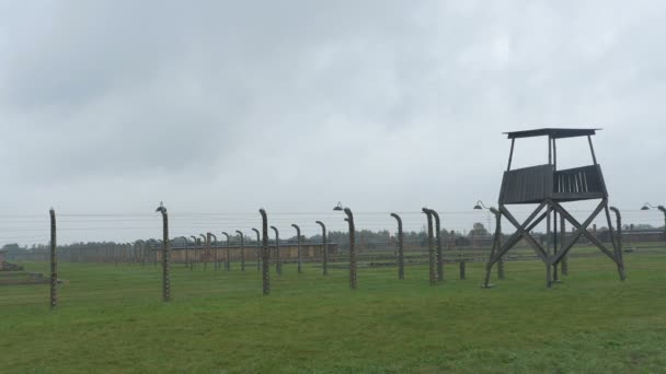 Torre de vigilancia en Auschwitz — Vídeo de stock