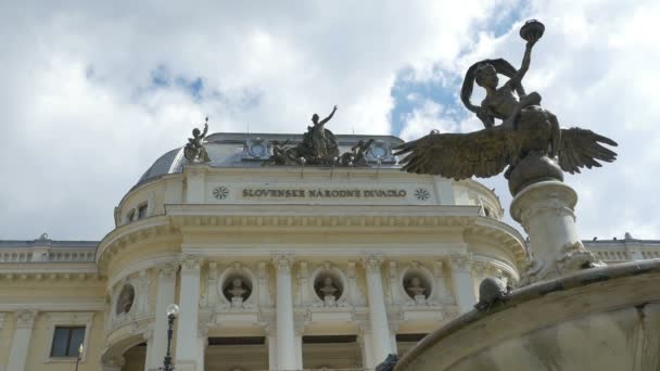 Здание Братиславского национального театра — стоковое видео
