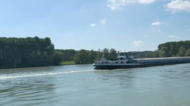Bir mavna Tuna