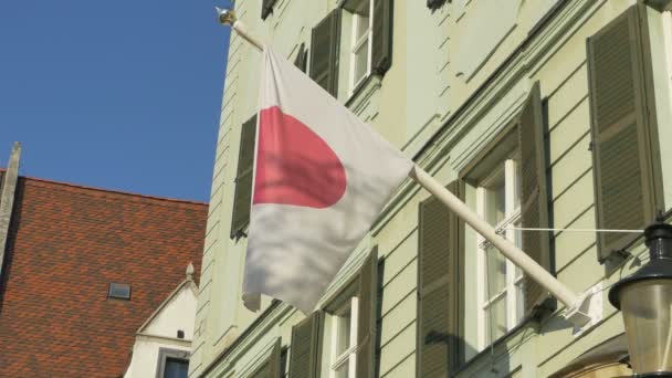 Japan flagga på byggnaden — Stockvideo