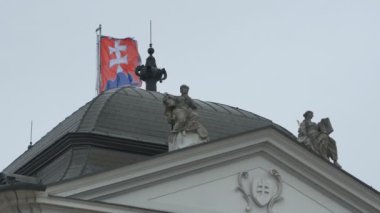 Bina Slovakça bayrağı