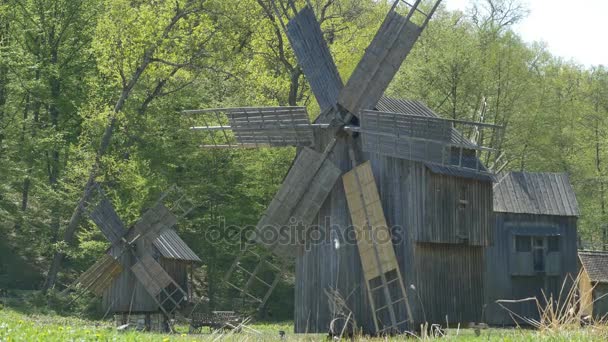 Moulins à vent vintage en bois — Video