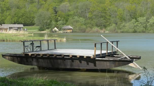 Стародавні деревини-човна порому — стокове відео