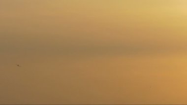 Günbatımı gökyüzü düzlemde