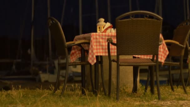 Nachthafen Restaurant Tisch — Stockvideo
