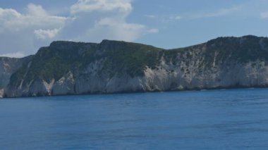  Kayalık yüksek kıyı