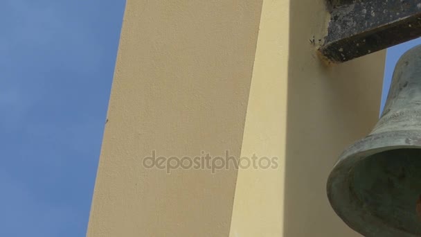 Iglesia campana de bronce — Vídeos de Stock