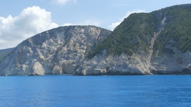 Kust in de buurt van Porto Katsiki — Stockvideo