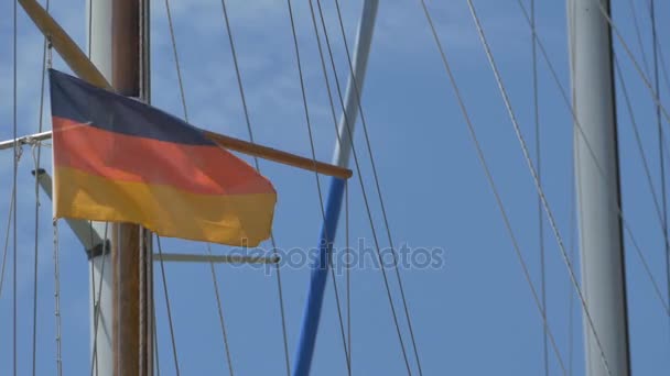 Alemania Bandera en el buque — Vídeos de Stock