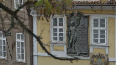 Yazar Jan Neruda Prag şehir içinde bronz bir kısma.