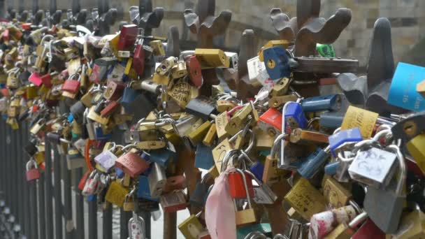 Eternal Promissed Love Locks Prague — Stock Video