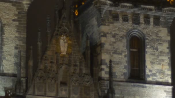 古いプラハ都市におけるティーン聖母の有名な教会 — ストック動画
