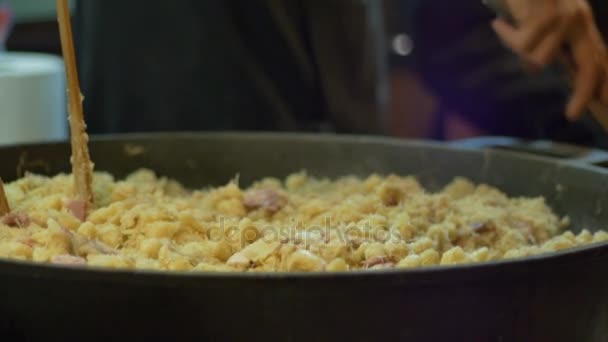Aardappelen Kool Traditionele Tsjechische Straatvoedsel — Stockvideo