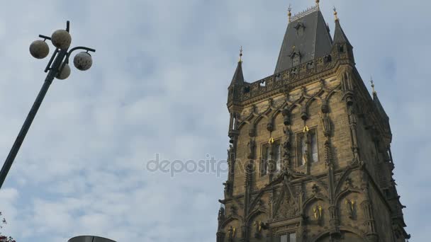 チェコ共和国の首都プラハのパウダー タワー — ストック動画