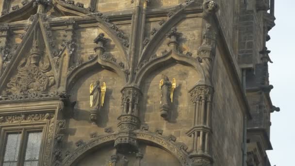 Estatuas Doradas Torre Del Polvo Praga — Vídeo de stock