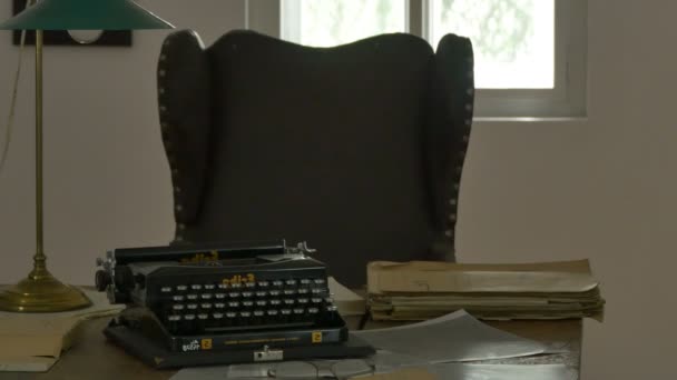 Vue Bureau Vintage Chaise Cuir Avec Lampe Machine Écrire Dans — Video