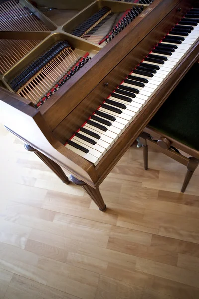 Detalhes Piano Cauda Chão Madeira — Fotografia de Stock