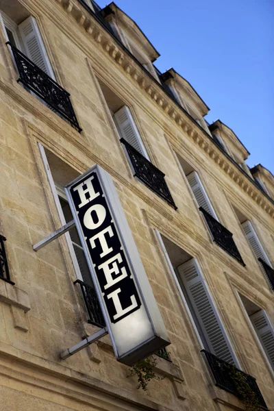 Close up of hotel sign — Stock Photo, Image