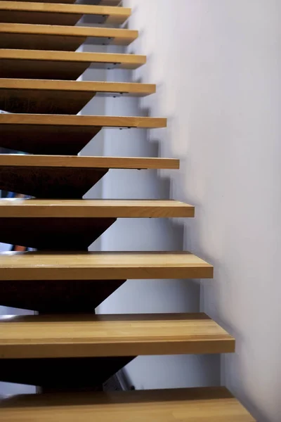 Escaleras modernas de madera — Foto de Stock