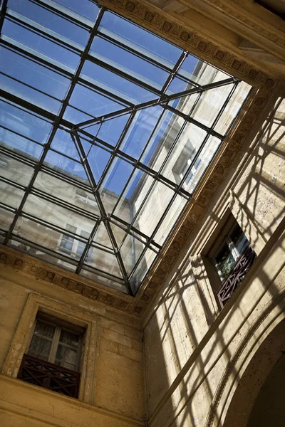 Современная стеклянная крыша — стоковое фото