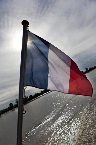 Puesta Sol Río Bandera Barco — Foto de Stock