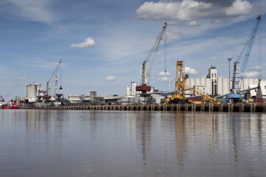 Bordeaux bağlantı noktası ve nehir
