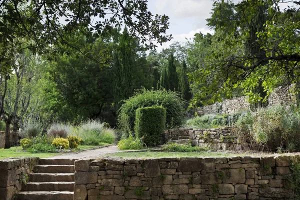 Giardino e terrazza — Foto Stock