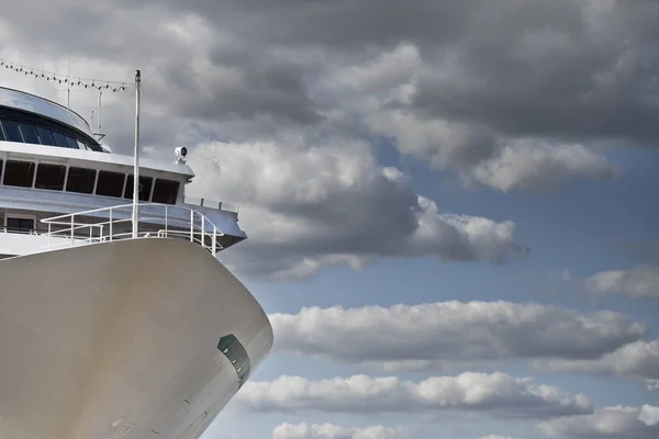 Bug eines Kreuzfahrtschiffes — Stockfoto