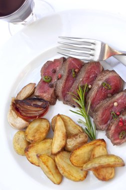 Sığır eti biftek ve patates