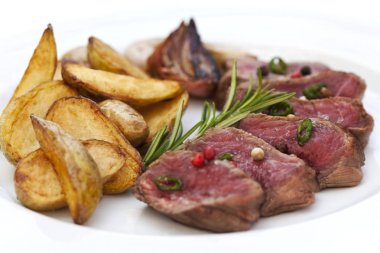 Dilim Dana biftek ve patates kızartması