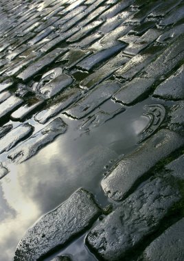 Bir sokakta kaldırım