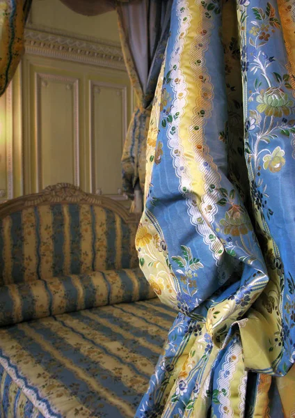 Curtain and bedspread — Stock Photo, Image