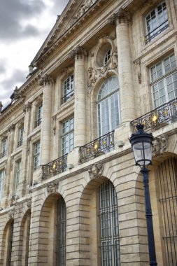 Bordeaux şehrinde bir anıt cephe